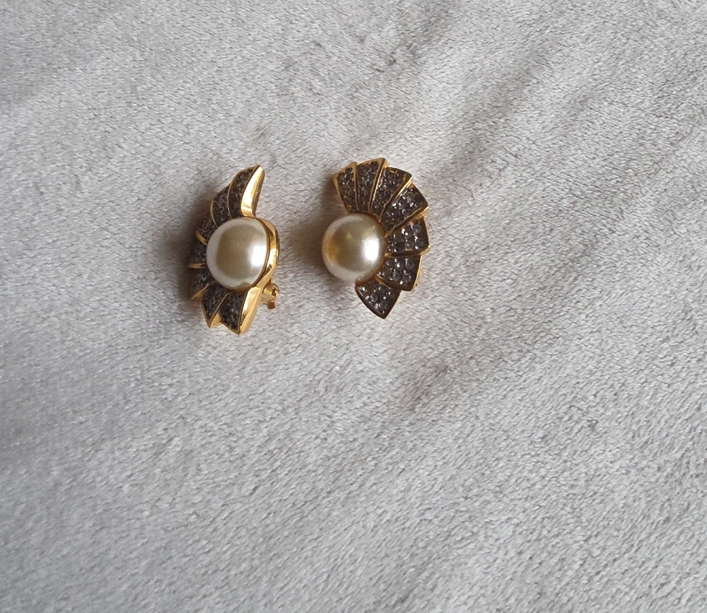 Vintage Butler Resin Pearl& Pave Crystal Glamorous Earrig Sparkling